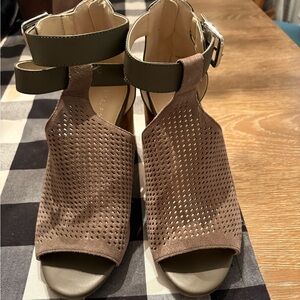 Marc Fisher taupe ankle heels